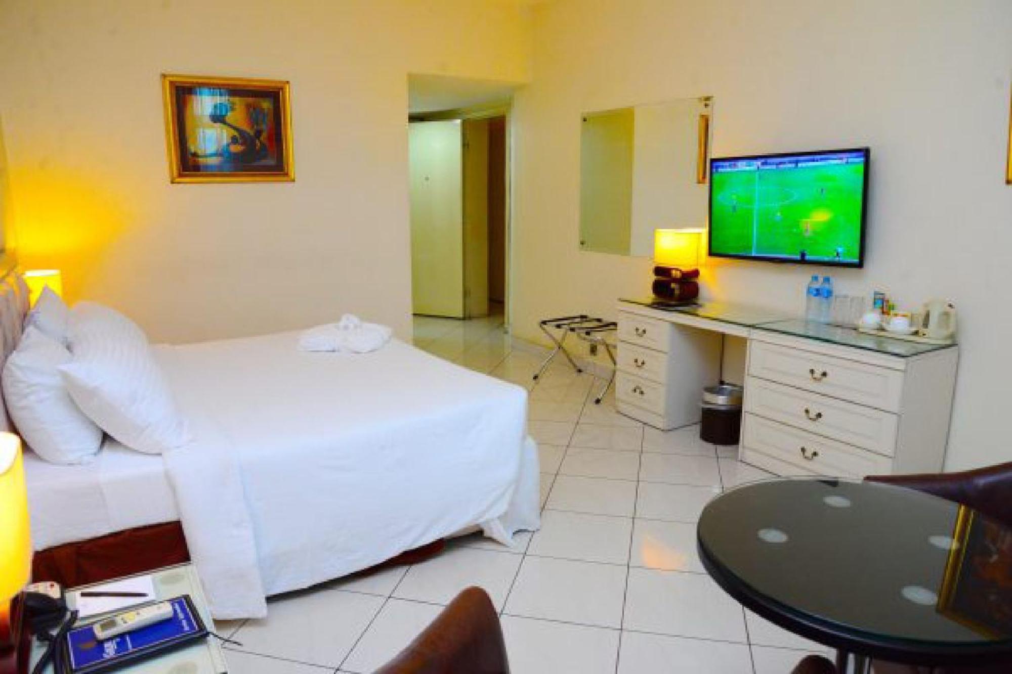Room in Lodge - Golden Royale Hotel Enugu Buitenkant foto
