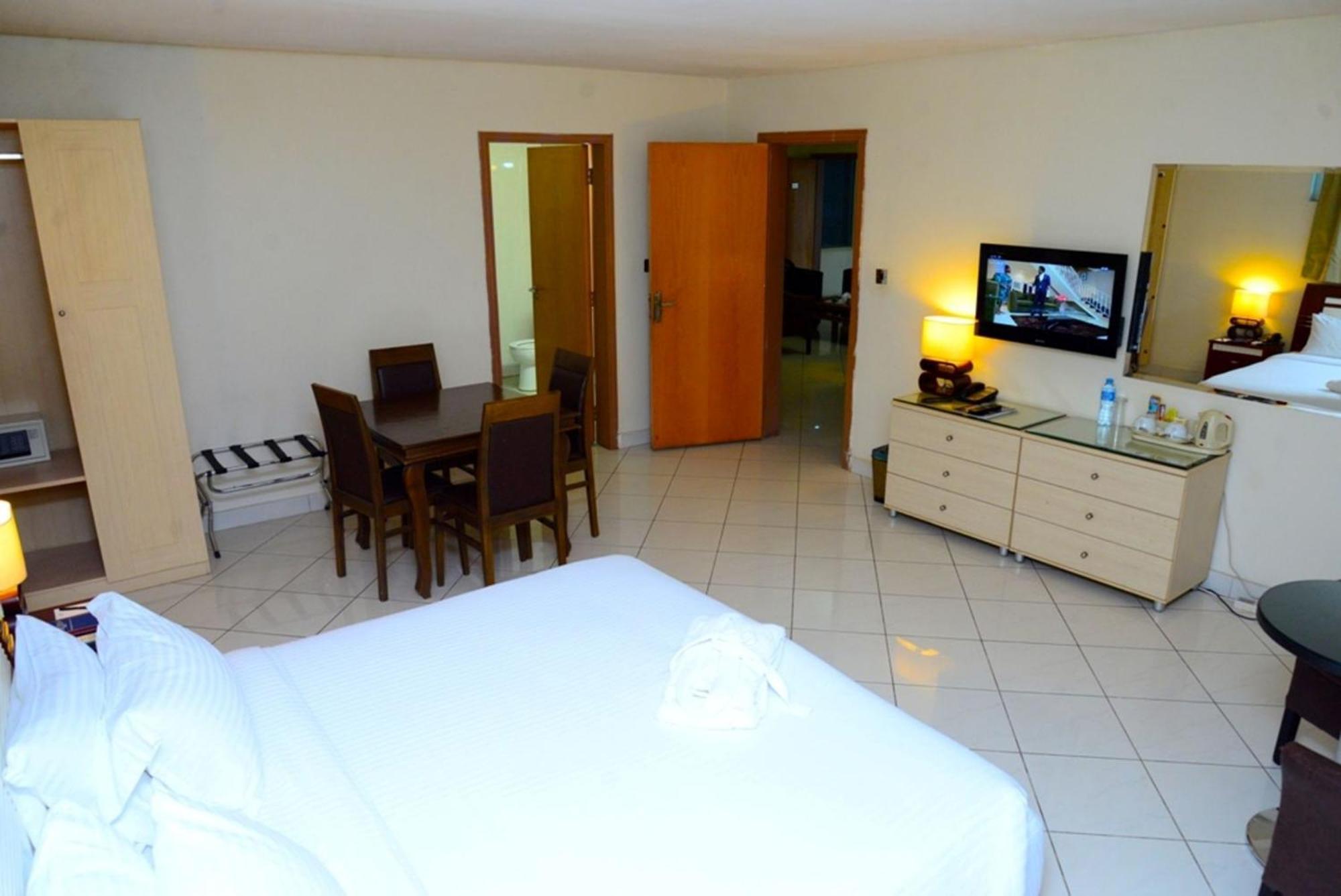 Room in Lodge - Golden Royale Hotel Enugu Buitenkant foto