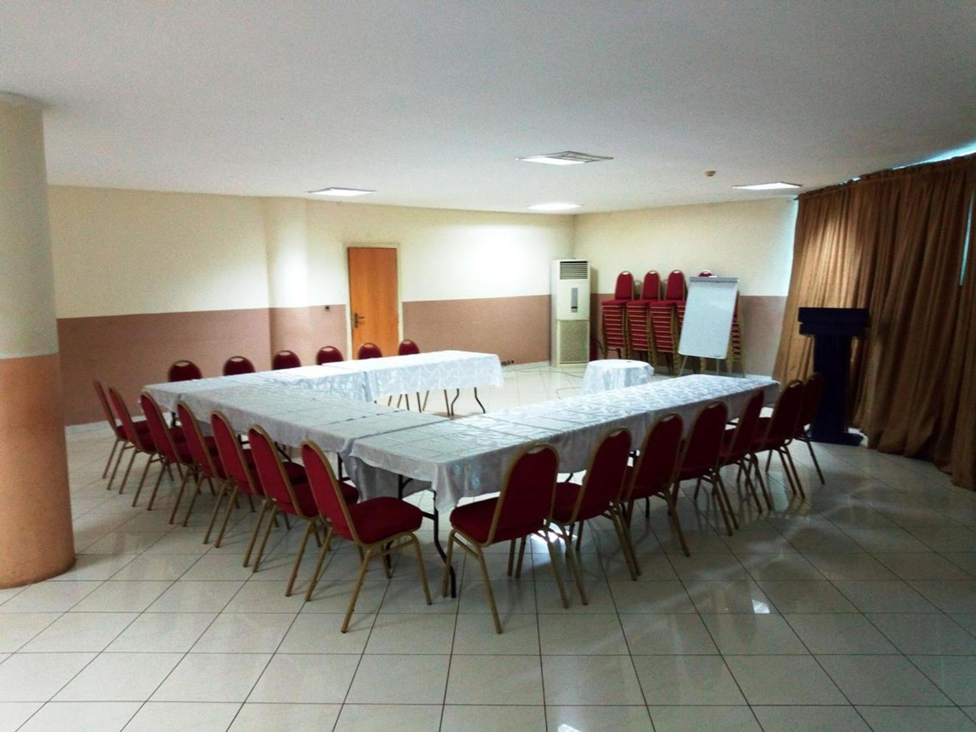 Room in Lodge - Golden Royale Hotel Enugu Buitenkant foto