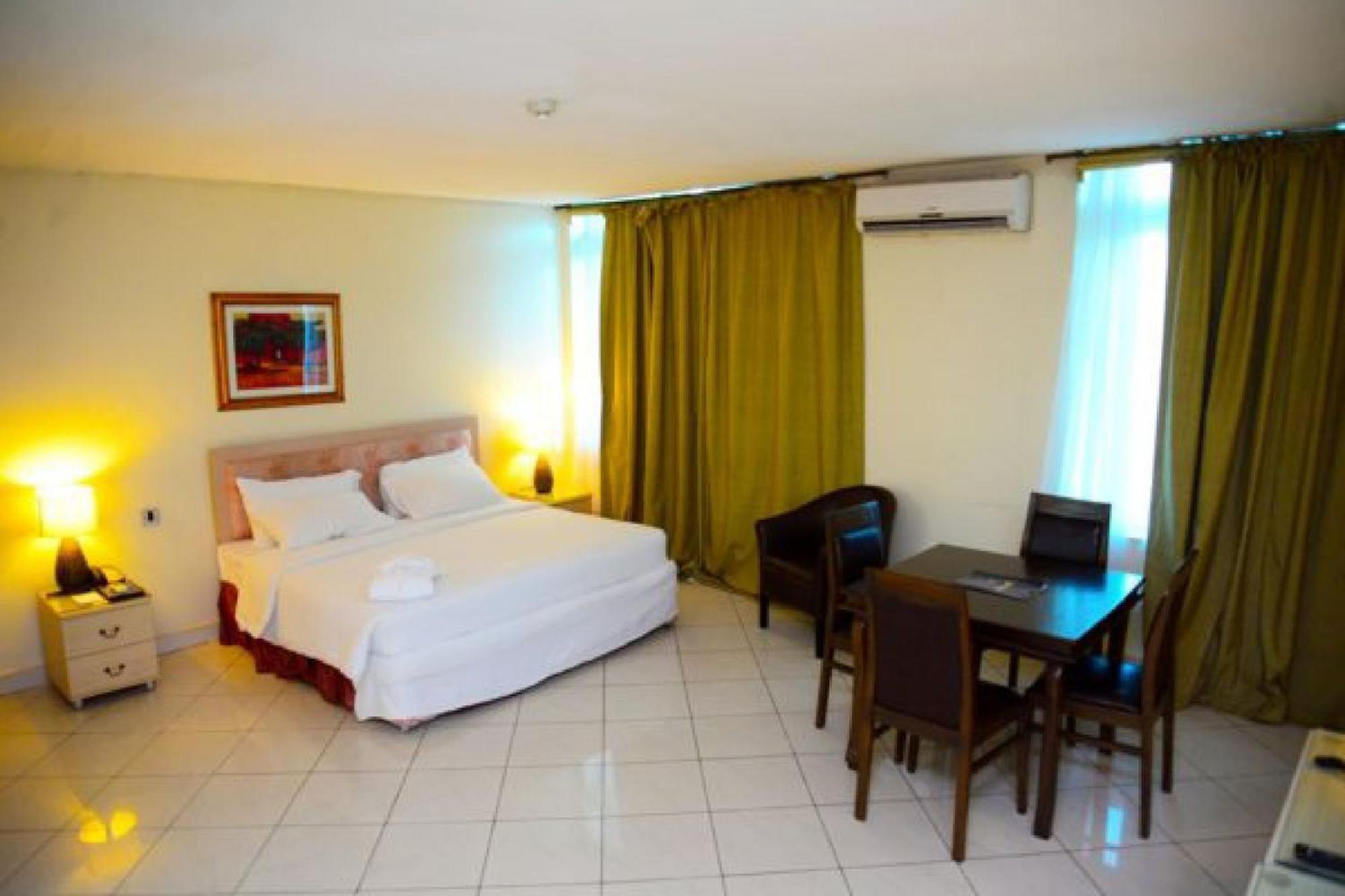 Room in Lodge - Golden Royale Hotel Enugu Buitenkant foto